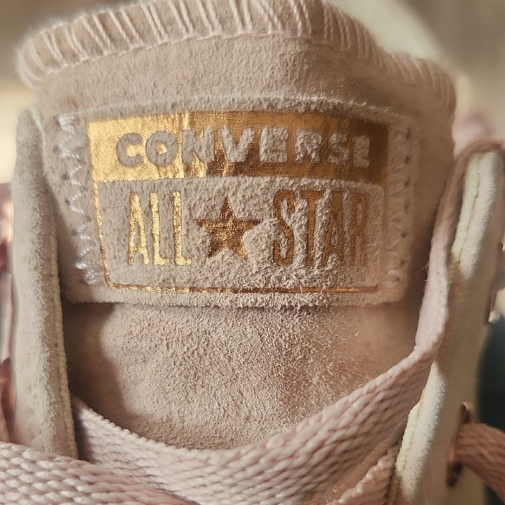 Like NEW- Converse Light Pink SUEDE Rose Gold All Star Shoes Size 6 - Picture 2 of 8